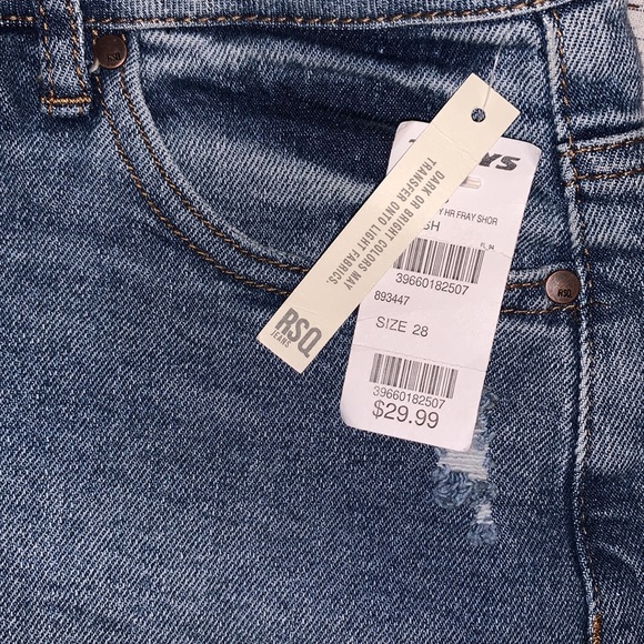 RSQ Curvy High Rise Frayed Demin Shorts- Medium Wash - Picture 4 of 4